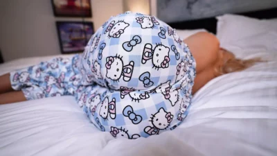 Step Mom Wakes up to Hard Cock of Step Son He helps MILF to cum quick Carry Light